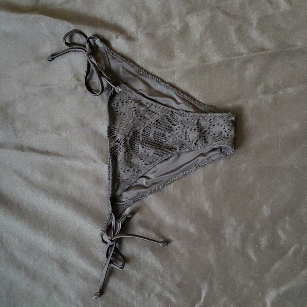 H & M black string swim bottoms